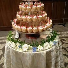 横浜迎賓館の画像｜ウエディングケーキ
カップケーキが可愛かったのでコレにしました。