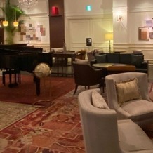 横浜迎賓館の画像｜控室にはグランドピアノがあり上質な空間でした