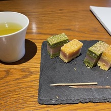 横浜迎賓館の画像｜席に着いたタイミングでお茶菓子を出していただきました。とても美味しかったです。