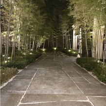 横浜迎賓館の画像｜入口付近の竹林