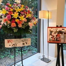 アルカンシエル luxe mariage 名古屋の画像｜ウェルカムボードとお祝いの花