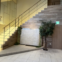 アルカンシエル luxe mariage 名古屋の画像｜別の披露宴にある光る大階段です。
それぞれの披露宴の雰囲気に合わせて少しずつ違います。