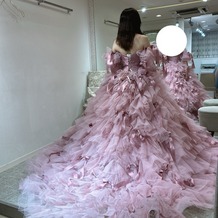 アルカンシエル luxe mariage 名古屋の画像｜後ろ姿も迫力