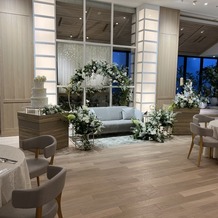 アルカンシエル横浜 luxe mariageの画像｜リアン会場。高砂はテーブルもソファも選べる