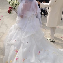 アルカンシエルガーデン名古屋の画像｜フラワーシャワーの花びらがドレスについてて可愛かった～！！