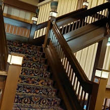 ホテル森の風鶯宿の画像｜ロビー近くの階段