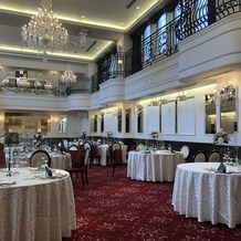 OSAKA St.BATH CHURCH（大阪セントバース教会）の画像｜20名用の円卓