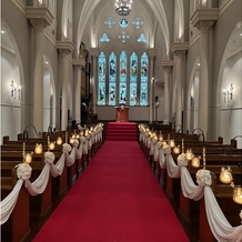 OSAKA St.BATH CHURCH（大阪セントバース教会）の画像｜長いバージンロード
