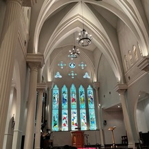 OSAKA St.BATH CHURCH（大阪セントバース教会）の画像｜チャペルスタンドガラス