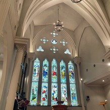 OSAKA St.BATH CHURCH（大阪セントバース教会）の画像｜ステンドグラスが印象的