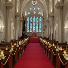 OSAKA St.BATH CHURCH（大阪セントバース教会）の画像｜ステンドグラスのチャペル
