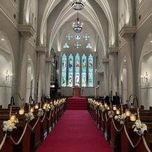 OSAKA St.BATH CHURCH（大阪セントバース教会）の画像｜高い天井とステンドグラスがとても魅力的でした