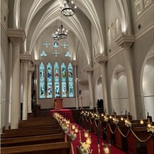 OSAKA St.BATH CHURCH（大阪セントバース教会）の画像｜ステンドグラスの説明を聞くと歴史を感じ、チャペル全体が素敵な空間でした。