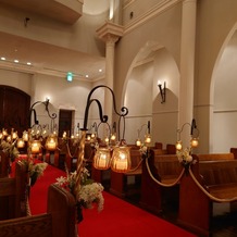 OSAKA St.BATH CHURCH（大阪セントバース教会）の画像｜キャンドルは本物でいい香りと温かい光に包まれます