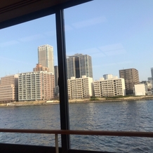 つきじ治作の画像｜試食会からみた風景。隅田川がすぐそばを流れている。開放感がありとてもいい気持ちになる景色