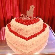 ＫＫＲホテル東京の画像｜2種類の既製品を合わせてオリジナルケーキを作ってくれました絞りはピンクのクリームです