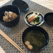 ＫＫＲホテル東京の画像｜和食コースの炊き込みご飯とお吸い物です。味が濃すぎず上品な味わいでした。