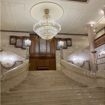 ザ・ロイヤルクラシック姫路の画像｜エントランスの大階段