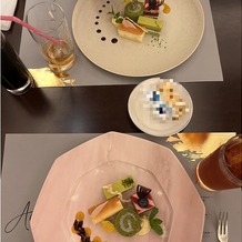 Art Bell Ange SAKAI（アールベルアンジェ堺）の画像｜全料理2種類のお皿で出してくださり、お皿のデザインを見比べることができます！