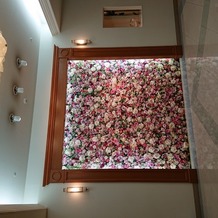 新横浜グレイスホテル／ロゼアン シャルムの画像｜エレベーターホールの壁面。