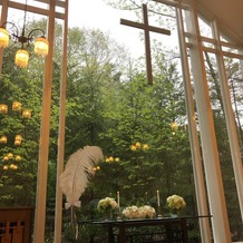 ニューアート・エレガンス ●ホテル軽井沢エレガンスの画像｜雨だったけど緑は綺麗に見えた大きな窓