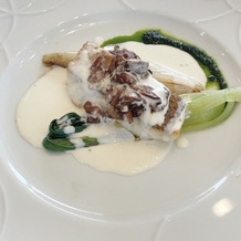 ヒルトン福岡シーホークの画像｜魚料理(写真は変更したものです。本当はズワイガニが上にのっています)