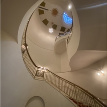 ホテルモントレエーデルホフ札幌の画像｜大階段を見上げた図です
