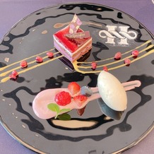ホテルモントレエーデルホフ札幌の画像｜デザート
右上の粉砂糖のロゴは、当日好きな文字などにできますよ、とのことでした！
