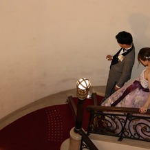 ホテルモントレ大阪の画像｜洋装が似合う螺旋階段