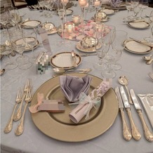 ホテルモントレ大阪の画像｜ナフキンとテーブルクロスの色は選べます。ナフキンの形もえらべました。