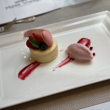 ホテルモントレ京都の画像｜スフレチーズケーキといちごアイス