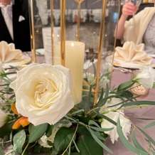 ホテルモントレ京都の画像｜ゲストテーブルの装花です
真ん中にキャンドルがあります