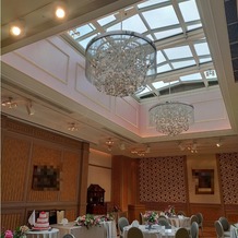 ホテルモントレ京都の画像｜エスカーレの披露宴会場です。天窓が印象的です。