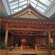 ホテルモントレ ラ・スール大阪の画像｜屋根からまるこどホテルの中に入っている神殿