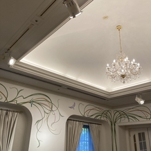 ホテルモントレ仙台の画像｜ウェルカムスペースの壁、天井