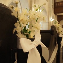 ホテルモントレ仙台の画像｜挙式会場の装花は造花ですが、個人的には全然気になりませんでした