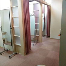 ホテルニューオータニ佐賀の画像｜ゲストのお着替え室はカーテンで仕切られておりプライベート空間を確保することができます。