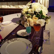 シェラトン・グランデ・トーキョーベイ・ホテルの画像｜披露宴会場食事前のテーブル