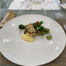 シェラトン・グランデ・トーキョーベイ・ホテルの画像｜魚料理は鱗部分が油でカラッと揚げられていて食感が楽しめました。