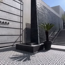 ビアンカーラ　ヒルサイドテラス（ＢＩＡＮＣＡＲＡ　ＨＩＬＬＳＩＤＥ　ＴＥＲＲＡＣＥ）の画像｜式場外観
外観から水が流れる様子がとても綺麗でした