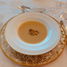 横浜ロイヤルパークホテルの画像｜ホワイトアスパラガスのスープ。