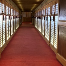 東郷神社／東郷記念館の画像｜雨天時に本殿に向かう回廊がとにかく素敵でした。