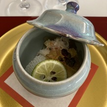 東郷神社／東郷記念館の画像｜試食のズワイガニの二杯酢ジュレ掛け