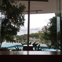 ヨコハマ グランド インターコンチネンタル ホテルの画像｜チャペル大窓からの景色