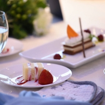 ヨコハマ グランド インターコンチネンタル ホテルの画像｜デザートとウエディングケーキ