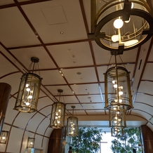 ヨコハマ グランド インターコンチネンタル ホテルの画像｜天井照明が独特。これも船の中をイメージしたものだろう。
