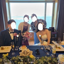 ヨコハマ グランド インターコンチネンタル ホテルの画像｜窓に写る海と一緒に撮れてる写真