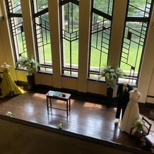重要文化財　自由学園明日館の画像｜挙式が行われてるホール。ロフトから撮った風景。ロフト下部にも大きなスペースがあります。