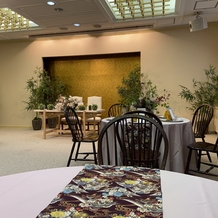 乃木神社・乃木會館の画像｜和モダンのお部屋で試食しました
テーブルクロスや装花などは好みで色々相談出来るとのこと