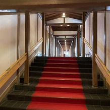 乃木神社・乃木會館の画像｜参進で通る渡り廊下